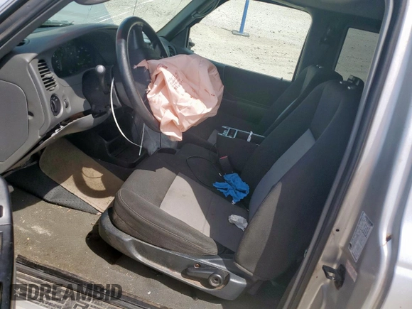 2010 Ford Ranger XL z VIN 1FTKR1EE8APA29697, wystawiony jako Copart lot #62613805 z przebiegiem 111 958 mil mil oraz Nie do naprawy • Non repairable. Historia ofert i sprzedaży dostępna na DreamBid. Obrazek 7.