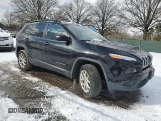2017 Jeep Cherokee Altitude z VIN 1C4PJMAS8HW571215, wystawiony jako Copart lot #88925505 z przebiegiem 140 902 mil mil oraz Szkoda całkowita • Salvage title. Historia ofert i sprzedaży dostępna na DreamBid. Obrazek 4.