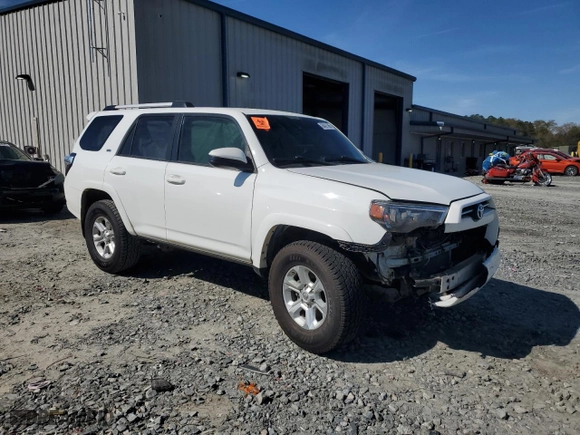 2021 Toyota 4Runner SR5 with VIN JTEEU5JR6M5240114, listed as a Copart auction lot 50421065 with 95,550 mi miles and Salvage Title. Bid and sale history available at carsss.com. Image 4.