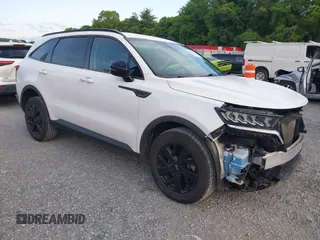2021 Kia Sorento S z VIN 5XYRLDLC2MG006782, wystawiony jako IAAI lot #42447542 z przebiegiem 96 471 mil mil oraz . Historia ofert i sprzedaży dostępna na DreamBid. Obrazek 1.