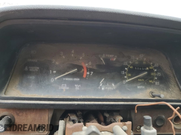 1983 Toyota Pickup z VIN JT4RN48S2D0070935, wystawiony jako Copart lot #50933245 z przebiegiem 50 699 mil mil oraz Czysty tytuł • Clean title. Historia ofert i sprzedaży dostępna na DreamBid. Obrazek 9.