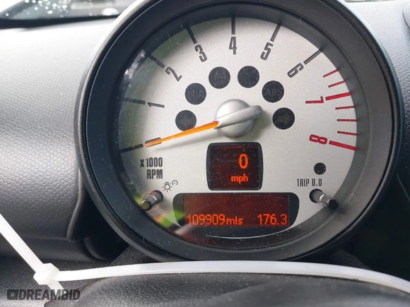 2011 MINI Cooper Countryman with VIN WMWZB3C54BWM00926, listed as a IAAI auction lot 41523122 with 109,909 mi miles. Bid and sale history available at carsss.com. Image 7.