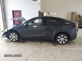 2024 Tesla Model Y с VIN 7SAYGDED4RF072600, выставлен на аукционе IAAI как лот 42242977 с пробегом 8 208 миль миль и . История ставок и продаж доступна на DreamBid. Изображение 14.