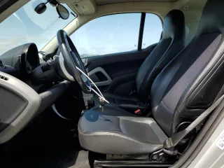 2012 Smart fortwo Pure z VIN WMEEJ3BA9CK561933, wystawiony jako Copart lot #53356835 z przebiegiem 67 587 mil mil oraz Nie do naprawy • Non repairable. Historia ofert i sprzedaży dostępna na DreamBid. Obrazek 7.
