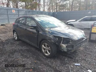2014 Ford Focus SE z VIN 1FADP3K2XEL274279, wystawiony jako IAAI lot #41654958 z przebiegiem 123 506 mil mil oraz . Historia ofert i sprzedaży dostępna na DreamBid. Obrazek 1.