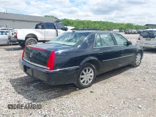 2006 Cadillac DTS 1SD z VIN 1G6KD57Y96U213474, wystawiony jako IAAI lot #42204202 z przebiegiem 102 627 mil mil oraz . Historia ofert i sprzedaży dostępna na DreamBid. Obrazek 4.