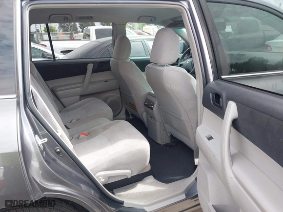 2011 Toyota Highlander with VIN 5TDZK3EH8BS027822, listed as a IAAI auction lot 42051111 with 174,290 mi miles. Bid and sale history available at carsss.com. Image 8.