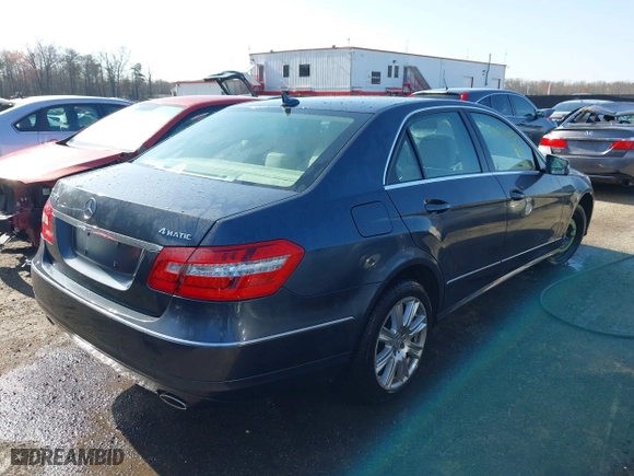 2013 Mercedes-Benz E-Class E 350 Luxury with VIN WDDHF8JB0DA707640, listed as a IAAI auction lot 41916454 with 104,469 mi miles. Bid and sale history available at carsss.com. Image 4.