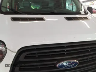 2016 Ford Transit Cargo z VIN 1FTYE1YM8GKB19172, wystawiony jako IAAI lot #42788511 z przebiegiem 143 978 mil mil oraz . Historia ofert i sprzedaży dostępna na DreamBid. Obrazek 8.