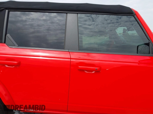 2022 Ford Bronco z VIN 1FMDE5DH7NLA98557, wystawiony jako IAAI lot #41746093 z przebiegiem 61 718 mil mil oraz . Historia ofert i sprzedaży dostępna na DreamBid. Obrazek 14.