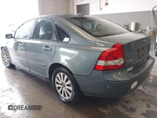 2005 Volvo S40 z VIN YV1MS382352109304, wystawiony jako IAAI lot #42340165 z przebiegiem 223 065 mil mil oraz . Historia ofert i sprzedaży dostępna na DreamBid. Obrazek 3.