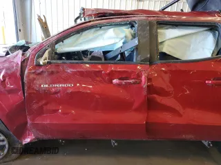 2023 Chevrolet Colorado 4WD LT z VIN 1GCPTCEK1P1198948, wystawiony jako Copart lot #49230845 z przebiegiem Nie podano mil oraz Nie do naprawy. Historia ofert i sprzedaży dostępna na DreamBid. Obrazek 7.