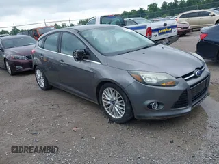 2014 Ford Focus Titanium z VIN 1FADP3N24EL380089, wystawiony jako IAAI lot #42629895 z przebiegiem 59 619 mil mil oraz . Historia ofert i sprzedaży dostępna na DreamBid. Obrazek 1.