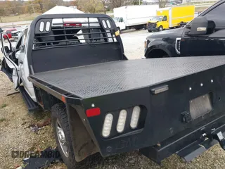 2022 Ram 2500 Tradesman z VIN 3C6UR5HL8NG237753, wystawiony jako IAAI lot #40798801 z przebiegiem Nie podano mil oraz . Historia ofert i sprzedaży dostępna na DreamBid. Obrazek 3.