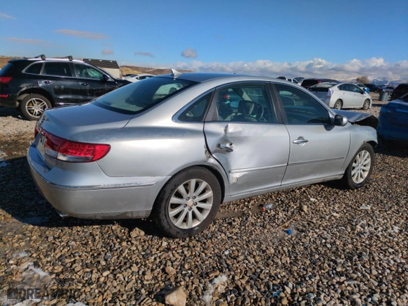 2009 Hyundai Azera GLS with VIN KMHFC46D09A356910, listed as a Copart auction lot 82407974 with 198,194 mi miles and Salvage Title. Bid and sale history available at carsss.com. Image 3.