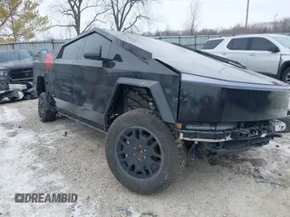 2024 Tesla Cybertruck Cyberbeast z VIN 7G2CEHEE5RA009352, wystawiony jako IAAI lot #41605616 z przebiegiem 10 091 mil mil oraz . Historia ofert i sprzedaży dostępna na DreamBid. Obrazek 1.