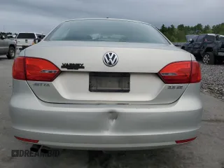 2011 Volkswagen Jetta SE z VIN 3VWDZ7AJ1BM028913, wystawiony jako Copart lot #57152875 z przebiegiem 238 844 mil mil oraz Szkoda całkowita • Salvage title. Historia ofert i sprzedaży dostępna na DreamBid. Obrazek 6.