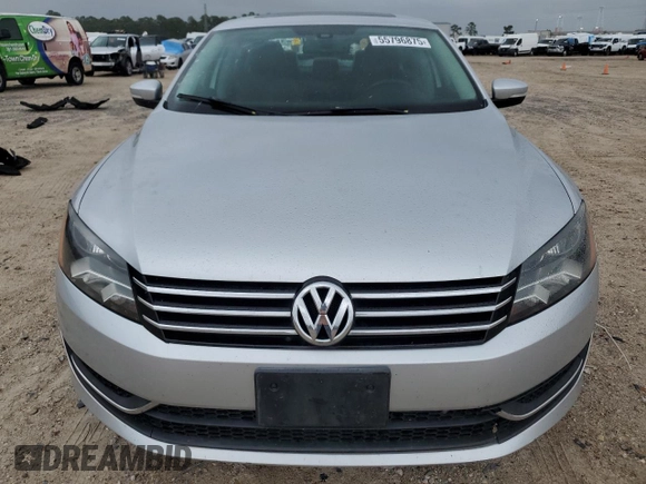 2013 Volkswagen Passat SE z VIN 1VWBH7A37DC083799, wystawiony jako Copart lot #55796875 z przebiegiem 111 747 mil mil oraz Szkoda całkowita • Salvage title. Historia ofert i sprzedaży dostępna na DreamBid. Obrazek 5.