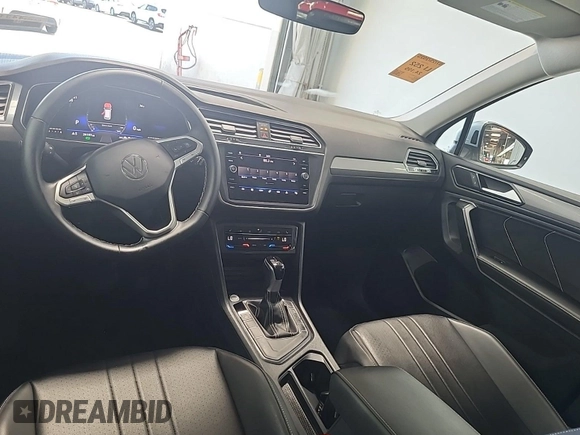2024 Volkswagen Tiguan SE with VIN 3VV3B7AX5RM107374, listed as a IAAI auction lot 42845196 with 24,195 mi miles and . Bid and sale history available at DreamBid. Image 16.