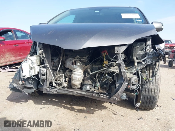 2018 Toyota Sienna XLE Auto Access Seat with VIN 5TDYZ3DC3JS951774, listed as a IAAI auction lot 41567595 with 160,197 mi miles. Bid and sale history available at carsss.com. Image 6.