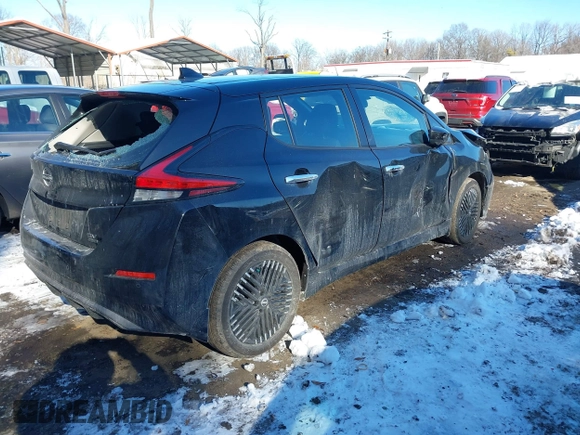 2024 Nissan LEAF SV Plus z VIN 1N4CZ1CV1RC553743, wystawiony jako IAAI lot #41286217 z przebiegiem 10 707 mil mil oraz . Historia ofert i sprzedaży dostępna na DreamBid. Obrazek 4.