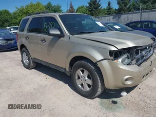 2012 Ford Escape XLT z VIN 1FMCU9DG9CKC62438, wystawiony jako IAAI lot #42655392 z przebiegiem 129 503 mil mil oraz . Historia ofert i sprzedaży dostępna na DreamBid. Obrazek 1.