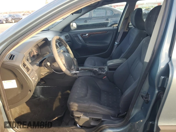 2002 Volvo V70 with VIN YV1SW61R422229256, listed as a Copart auction lot 76397624 with 118,235 mi miles and Salvage Title. Bid and sale history available at carsss.com. Image 7.