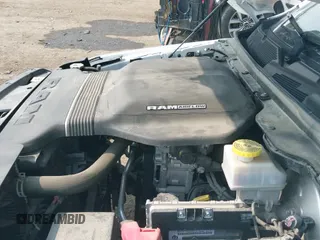 2022 Ram 1500 Rebel z VIN 1C6SRFLT5NN318494, wystawiony jako IAAI lot #42413194 z przebiegiem 59 458 mil mil oraz . Historia ofert i sprzedaży dostępna na DreamBid. Obrazek 19.