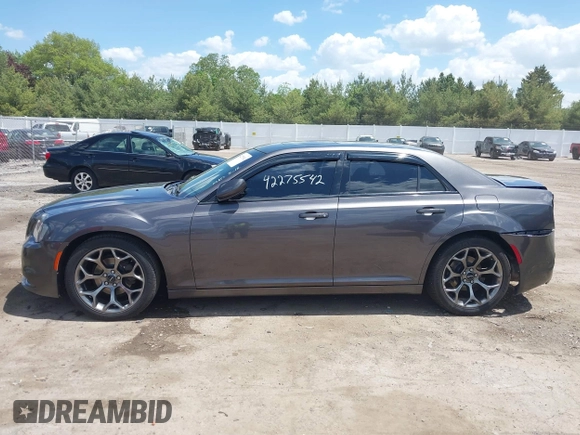 2015 Chrysler 300 S z VIN 2C3CCABGXFH859898, wystawiony jako IAAI lot #42275542 z przebiegiem 164 402 mil mil oraz . Historia ofert i sprzedaży dostępna na DreamBid. Obrazek 14.