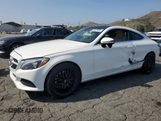 2017 Mercedes-Benz C 300 z VIN WDDWJ4KB1HF325798, wystawiony jako Copart lot #55823605 z przebiegiem 94 951 mil mil oraz Szkoda całkowita • Salvage title. Historia ofert i sprzedaży dostępna na DreamBid. Obrazek 1.