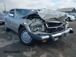 1988 Mercedes-Benz 560 with VIN WDBBA48D4JA080448, listed as a IAAI auction lot 40978039 with 40,237 mi miles. Bid and sale history available at carsss.com. Image 1.