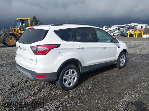 2018 Ford Escape SE with VIN 1FMCU9GD8JUB45369, listed as a IAAI auction lot 41718608 with 91,616 mi miles. Bid and sale history available at carsss.com. Image 4.