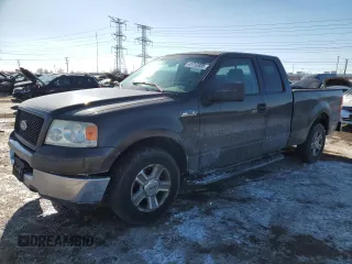 2005 Ford F-150 XLT with VIN 1FTPX12555FB05467, listed as a Copart auction lot 45712335 with 401,186 mi miles and Salvage Title. Bid and sale history available at carsss.com. Image 1.