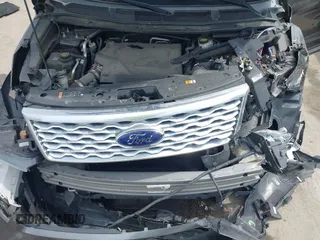 2016 Ford Explorer Platinum z VIN 1FM5K8HT4GGB49067, wystawiony jako IAAI lot #42093235 z przebiegiem 138 272 mil mil oraz . Historia ofert i sprzedaży dostępna na DreamBid. Obrazek 10.