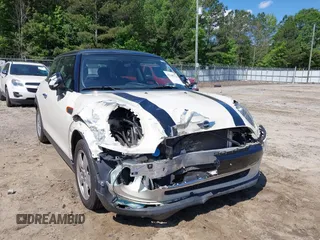 2016 MINI Hardtop z VIN WMWXP5C51G3B77048, wystawiony jako IAAI lot #42205734 z przebiegiem 89 954 mil mil oraz . Historia ofert i sprzedaży dostępna na DreamBid. Obrazek 6.