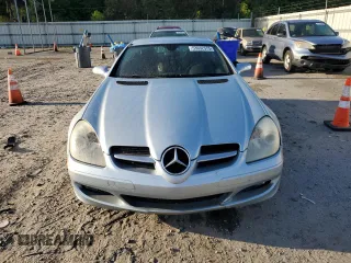 2005 Mercedes-Benz SLK 230/320 z VIN WDBWK56F35F052366, wystawiony jako Copart lot #53032575 z przebiegiem 100 022 mil mil oraz Szkoda całkowita • Salvage title. Historia ofert i sprzedaży dostępna na DreamBid. Obrazek 5.