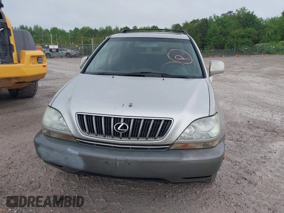 2001 Lexus RX 300 with VIN JTJHF10U810226926, listed as a IAAI auction lot 42098229 with 291,681 mi miles. Bid and sale history available at carsss.com. Image 6.