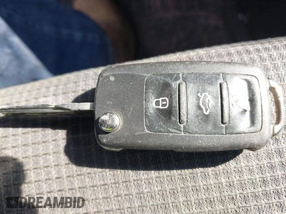 2013 Volkswagen Golf w/Conv & Sunroof с VIN WVWDB7AJ3DW131454, выставлен на аукционе IAAI как лот 41844393 с пробегом 174 704 миль миль и . История ставок и продаж доступна на DreamBid. Изображение 11.