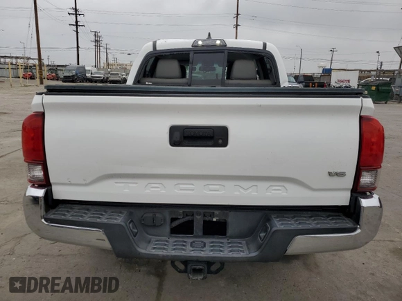 2017 Toyota Tacoma SR5 z VIN 3TMAZ5CN8HM040978, wystawiony jako Copart lot #58813575 z przebiegiem 103 730 mil mil oraz Nie do naprawy • Non repairable. Historia ofert i sprzedaży dostępna na DreamBid. Obrazek 6.