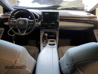 2020 Toyota Avalon Hybrid XLE z VIN 4T1A21FB7LU014807, wystawiony jako Copart lot #38368943 z przebiegiem 40 015 mil mil oraz . Historia ofert i sprzedaży dostępna na DreamBid. Obrazek 8.