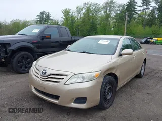 2010 Toyota Camry z VIN 4T4BF3EK0AR012910, wystawiony jako IAAI lot #42260460 z przebiegiem 175 911 mil mil oraz . Historia ofert i sprzedaży dostępna na DreamBid. Obrazek 2.
