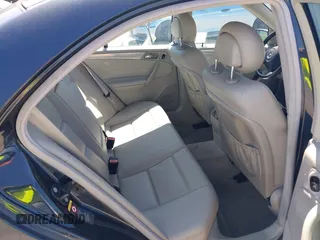 2005 Mercedes-Benz C 230 Kompressor z VIN WDBRF40J35F710180, wystawiony jako IAAI lot #42733063 z przebiegiem 116 202 mil mil oraz . Historia ofert i sprzedaży dostępna na DreamBid. Obrazek 8.