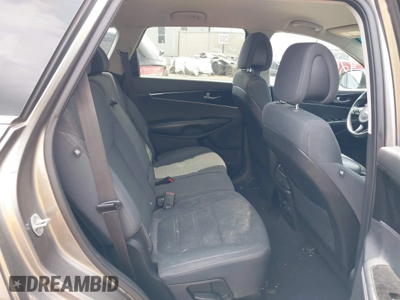 2016 Kia Sorento LX with VIN 5XYPG4A57GG003204, listed as a IAAI auction lot 42053975 with 189,653 mi miles. Bid and sale history available at carsss.com. Image 8.