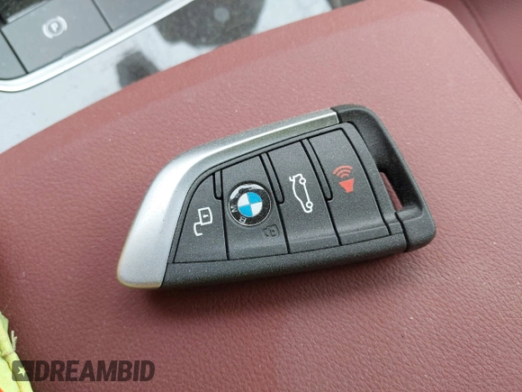 2024 BMW 3 Series 330i xDrive with VIN 3MW89FF04R8E84855, listed as a IAAI auction lot 41318061 with 1,047 mi miles. Bid and sale history available at carsss.com. Image 11.