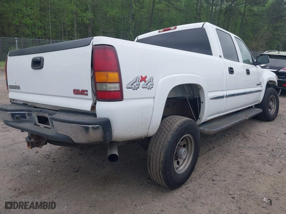 2002 GMC Sierra 2500HD SLE with VIN 1GTHK23172F182552, listed as a IAAI auction lot 41945511 with 290,925 mi miles. Bid and sale history available at carsss.com. Image 4.
