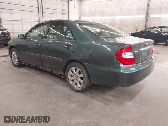 2004 Toyota Camry LE with VIN 4T1BE32K04U361670, listed as a IAAI auction lot 42139994 with 205,899 mi miles. Bid and sale history available at carsss.com. Image 3.