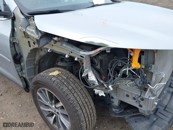 2019 Toyota Highlander SE with VIN 5TDJZRFH8KS727883, listed as a IAAI auction lot 41882956 with 56,043 mi miles. Bid and sale history available at carsss.com. Image 17.