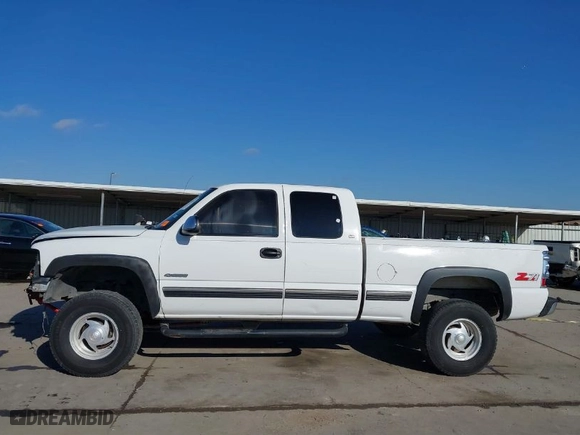 2000 Chevrolet Silverado 1500 LT with VIN 1GCEK19T2YE253242, listed as a IAAI auction lot 41675826 with NaN miles. Bid and sale history available at carsss.com. Image 15.