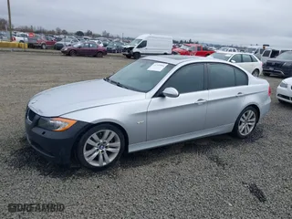 2006 BMW 3 Series 325i with VIN WBAVB17556NK32805, listed as a IAAI auction lot 41745964 with 138,198 mi miles. Bid and sale history available at carsss.com. Image 18.