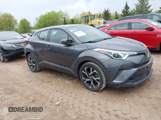 2018 Toyota C-HR XLE z VIN NMTKHMBX4JR023491, wystawiony jako IAAI lot #42248142 z przebiegiem 106 513 mil mil oraz . Historia ofert i sprzedaży dostępna na DreamBid. Obrazek 1.